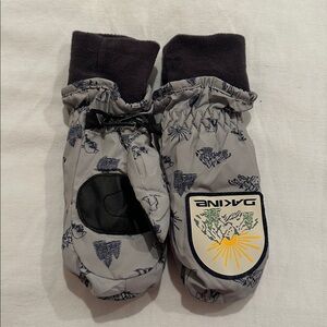 Dakine Gray and Black Patterned Mittens